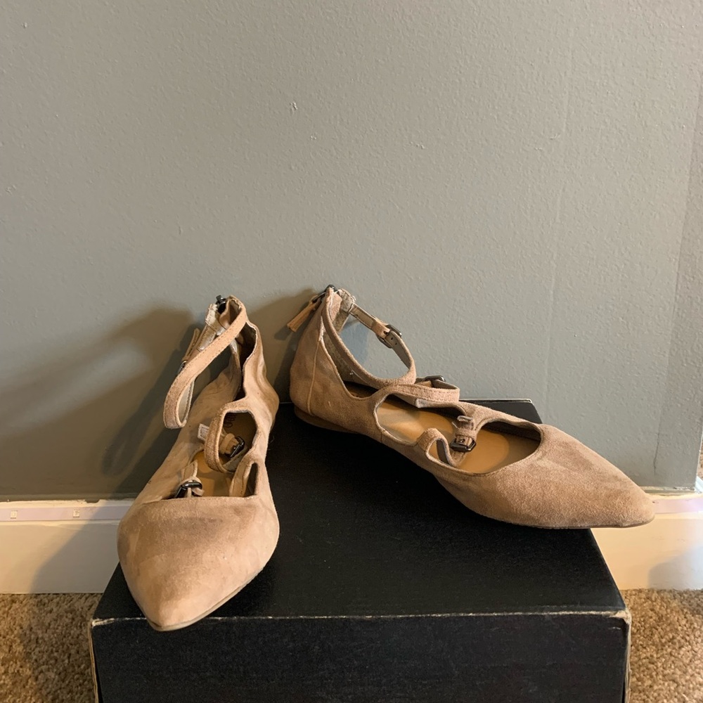 Pointed toe flats